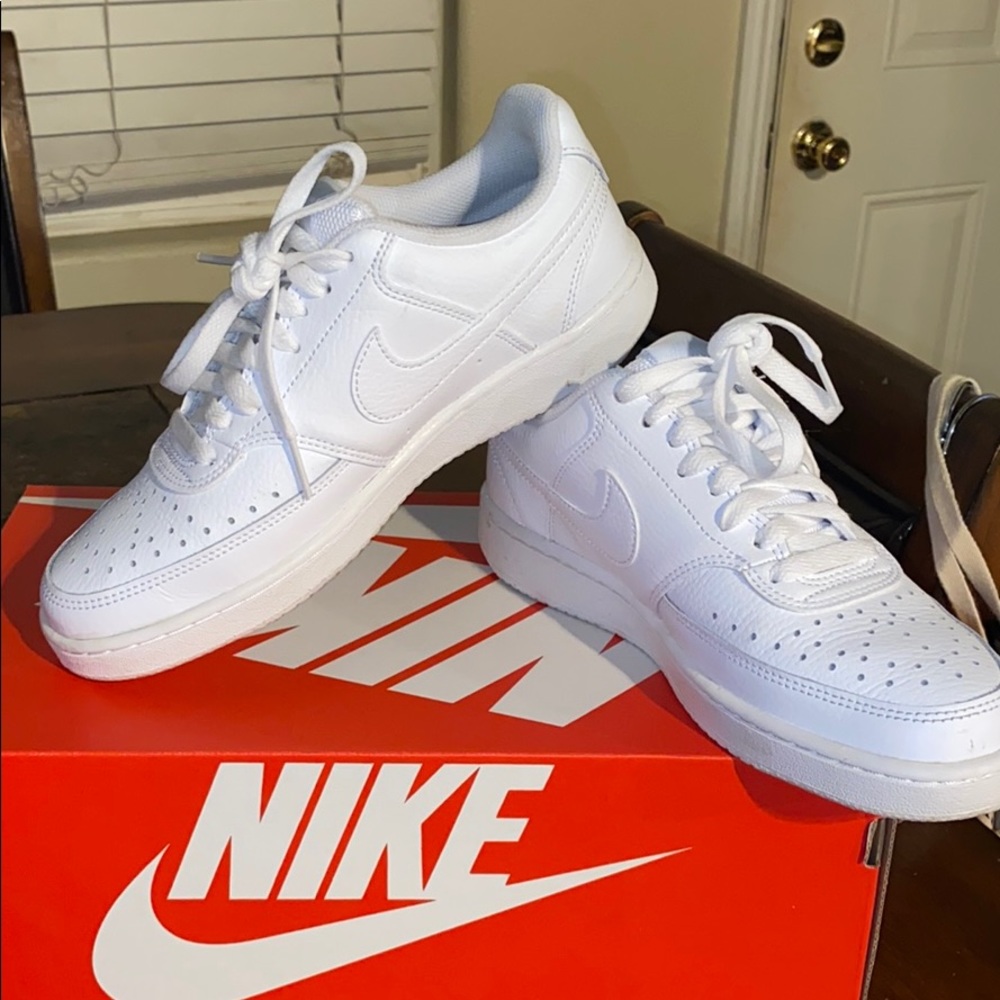 Women Nike shoes size 7
